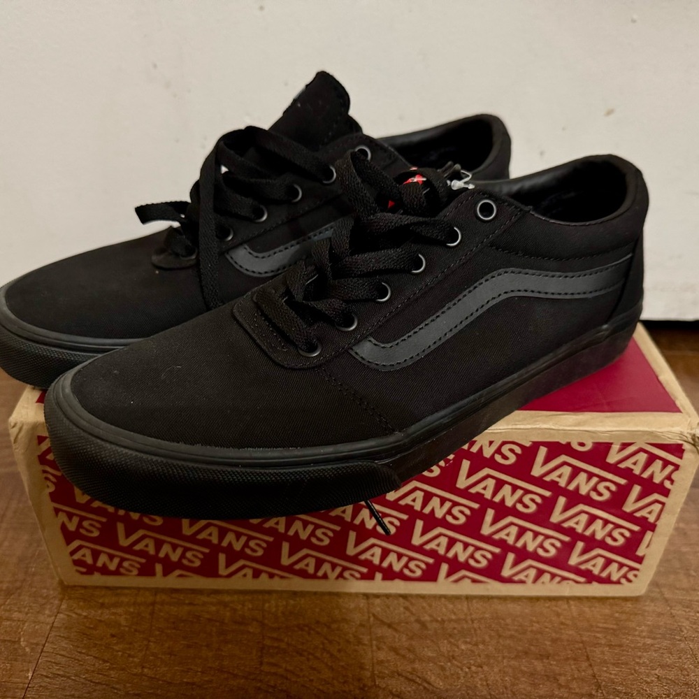 Women’s Vans Black Sneakers Classic sneakers size 11